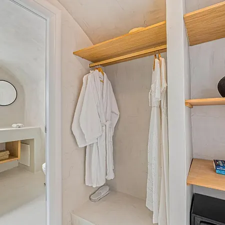 Paradeisos Apartment Karterados (Santorini)