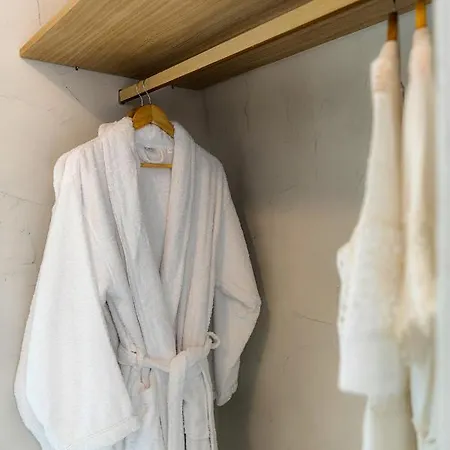 Paradeisos Apartamento *