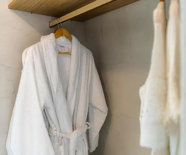 Paradeisos Apartamento *