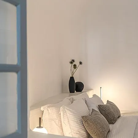 Paradeisos Apartman *